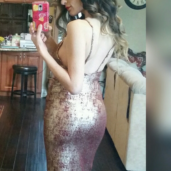 boutique Dresses & Skirts - Flash sale! Sexy burgundy mid length Dress NWT!